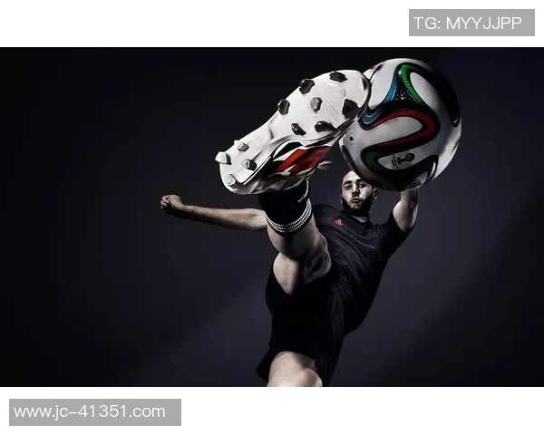 各大足球明星球衣的魅力与风格解析，展现个性与团队精神的完美结合