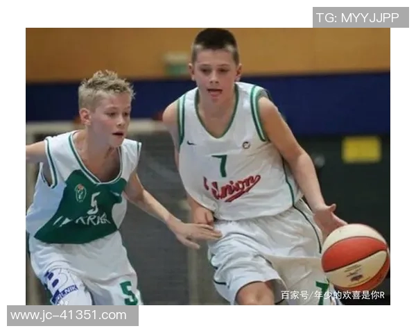 卢卡踢足球明星的成长之路与辉煌成就揭秘